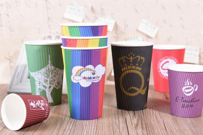 Kundenspezifisches Logo druckte Kaffeekränzchen-Schalen-Papiertrinkbecher mit Plastikabdeckungen